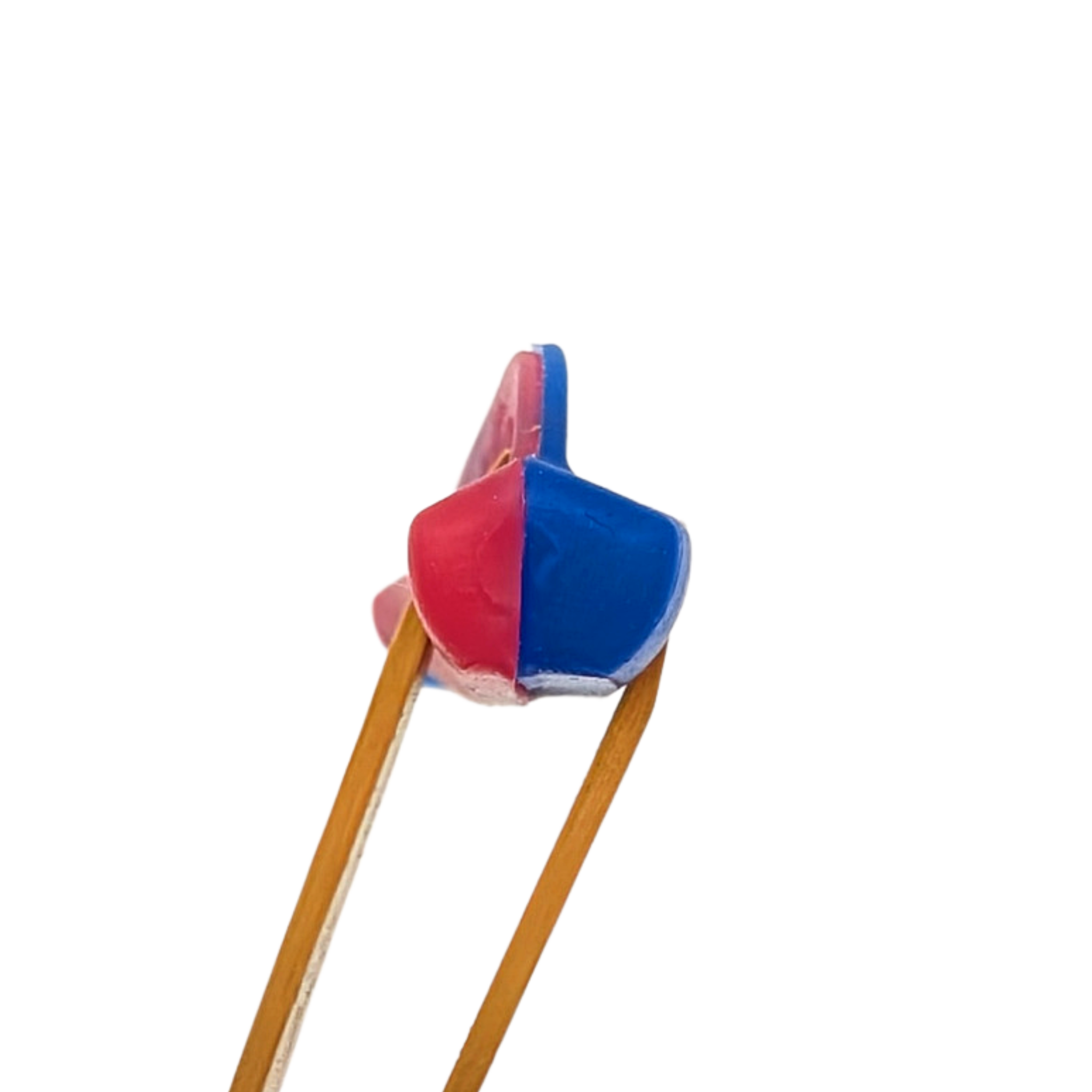 nKim Lash Lift soft silicone Pads – Seitenansicht der Silikonpads als Größenvergleich  in Pinzette