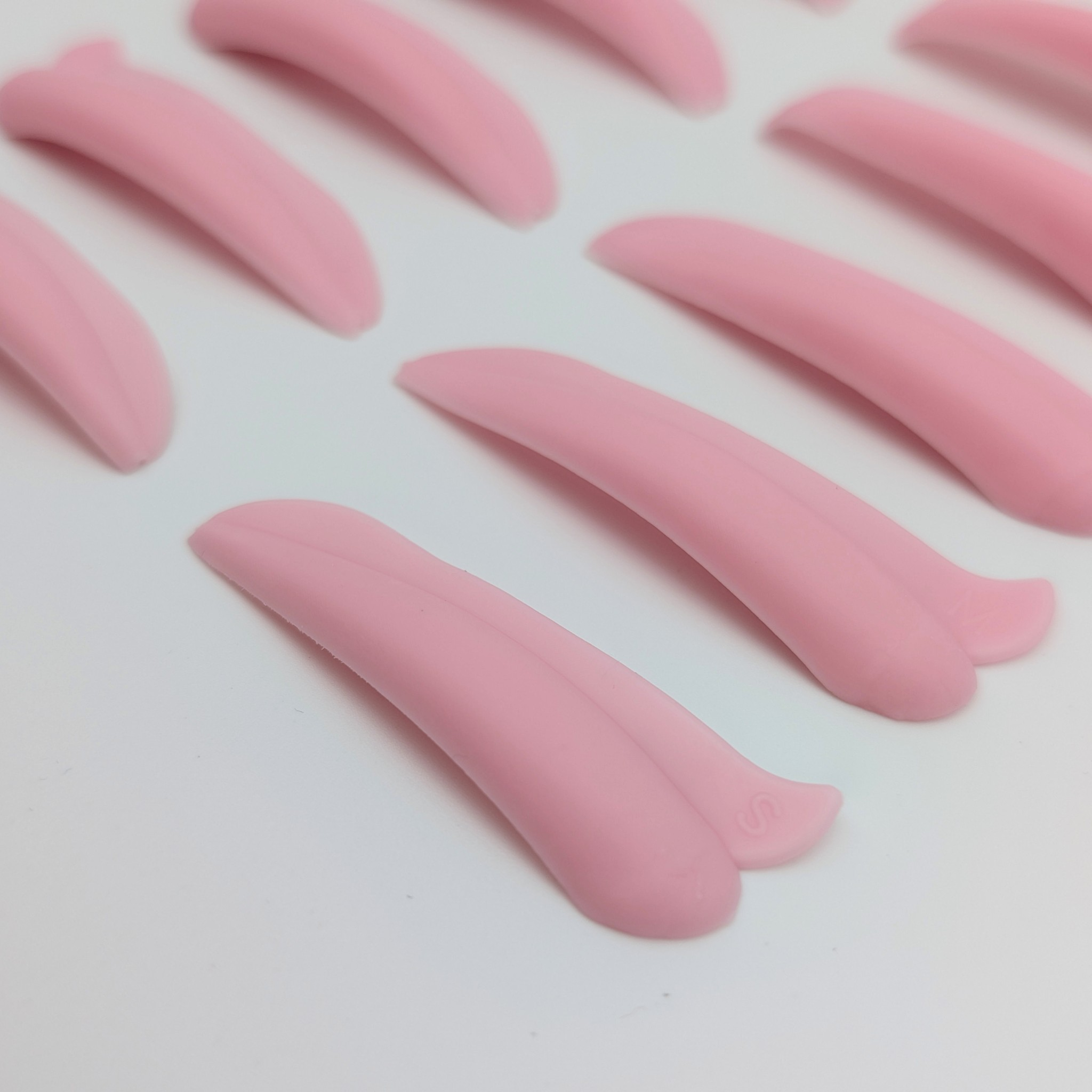 pink round lifting pads detail